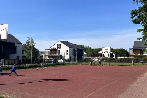 Szkoła w Otrębusach zyska nowe boiska na miarę XXI wieku dzięki temu, że gmina Brwinów otrzymała ...