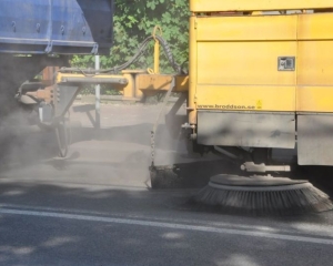Sprzątanie ulic na mokro