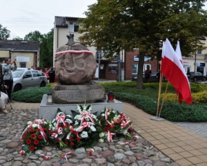 Hołd Powstańcom Warszawskim