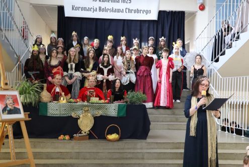 Szkoła Podstawowa nr 1 w Brwinowie przygotowała uroczyste obchody 1000-lecia Królestwa Polskiego....